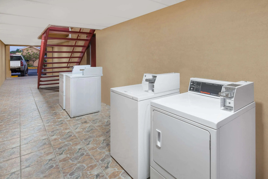 Super 8 by Wyndham Kingsville