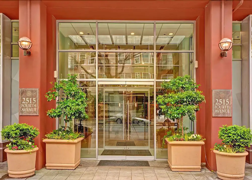 Centennial Tower Bay View Penthouse - Three Bedroom Apartment with Fir