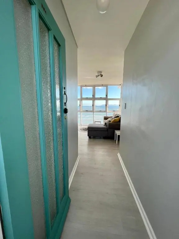 Beachfront apartment with endless views!