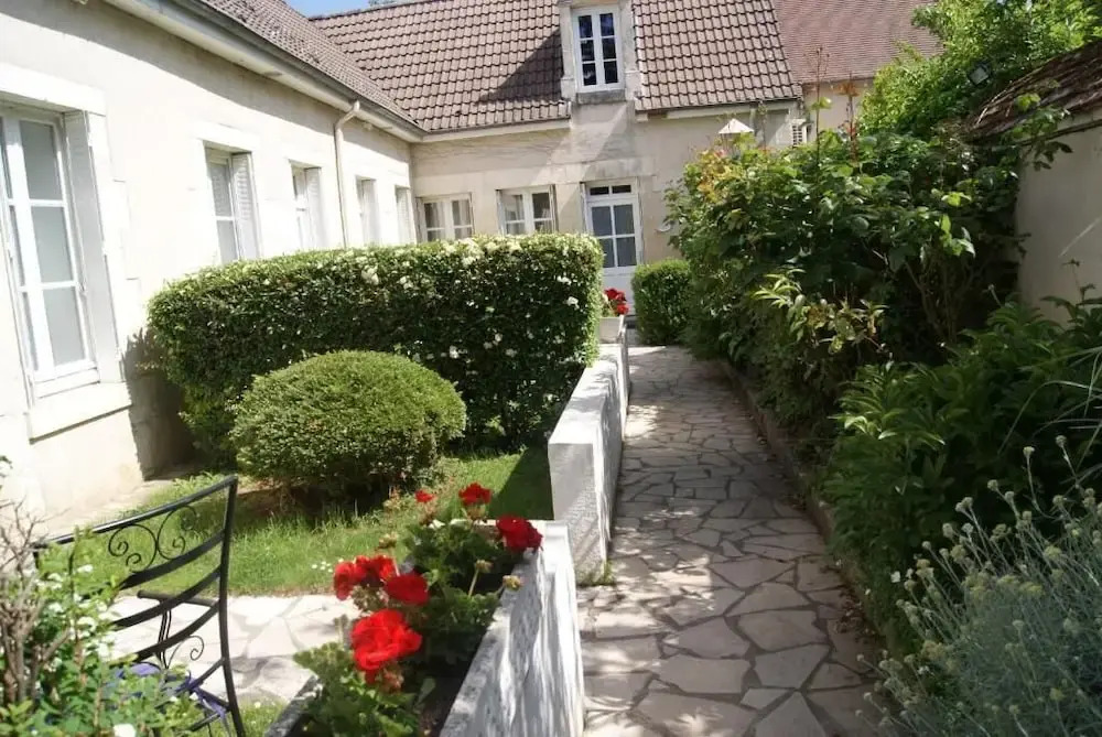 HOTEL LA COGNETTE A 25 Kilomètres de Châteauroux et 30 Kilomètres de Bourges