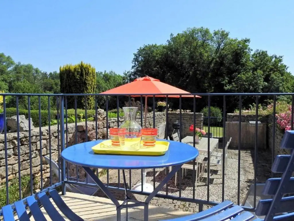 Maison charmante à Langres avec Wi-Fi et parking - FR-1-611-43