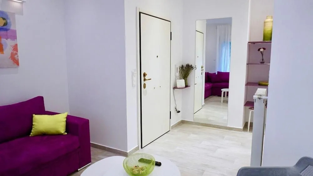 Spacious Modern Apt in Athens near Metro