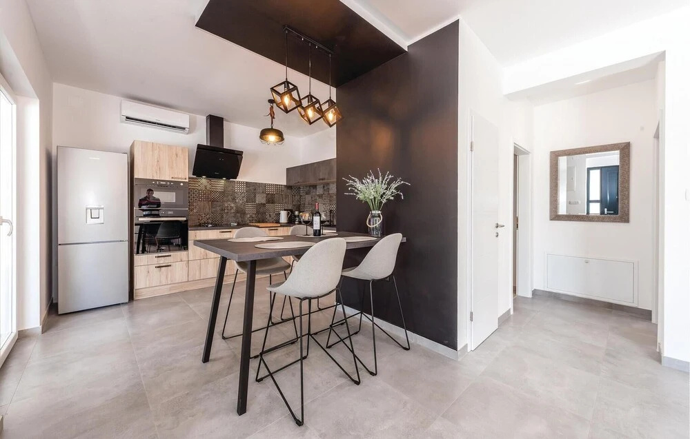Luxurious Home In Betina