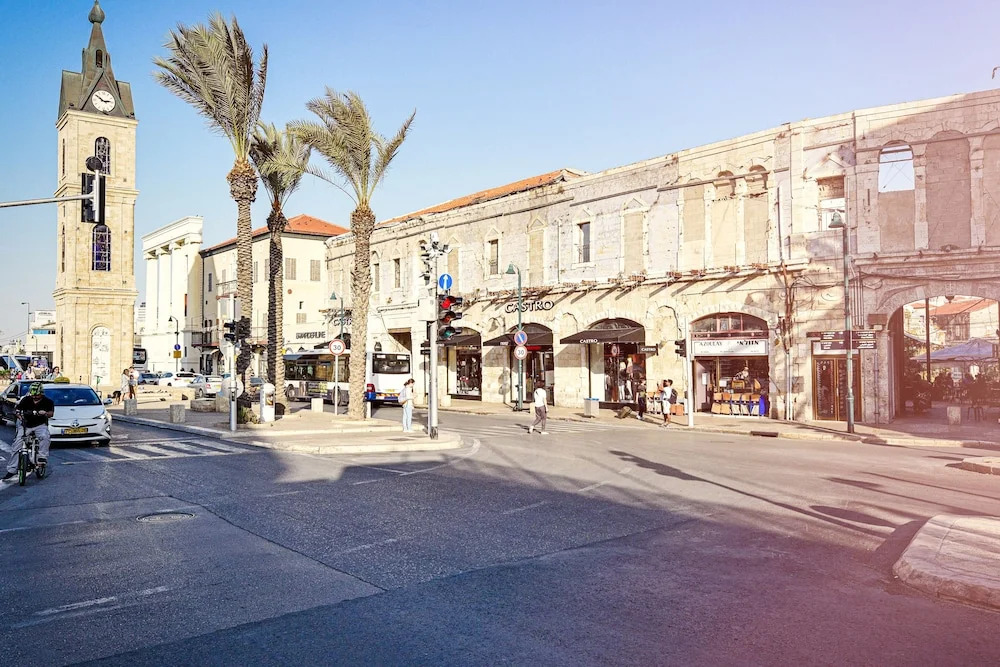 Beachfront w Views to Sea & Old City
