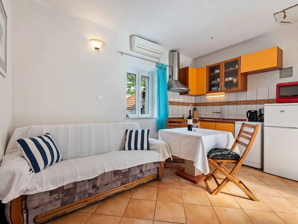 Snug Apartment in Pu?iš?a Near the Beach