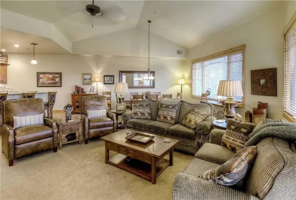 6302 Bear Lodge, Trappeur's Crossing Apartment 3