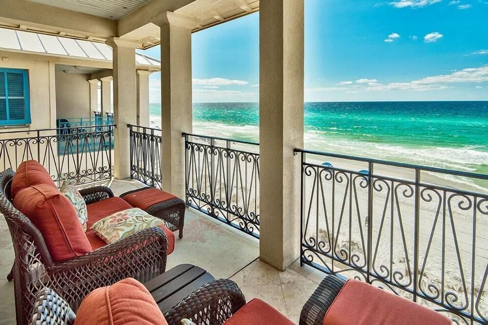 Bella Vizio 5 Bedroom Holiday Home by Five Star Properties