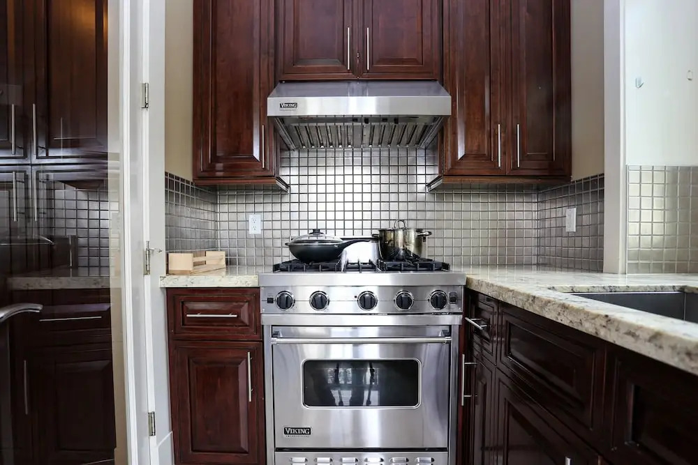 Grand 4 Bedroom Vacation House near Vancouver Downtown