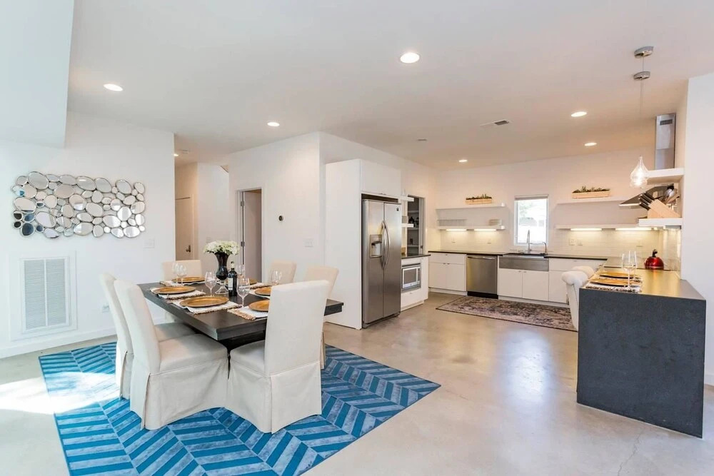 GTS - Germantown Spot - Close to Downtown - Huge Luxury Home With Backyard!