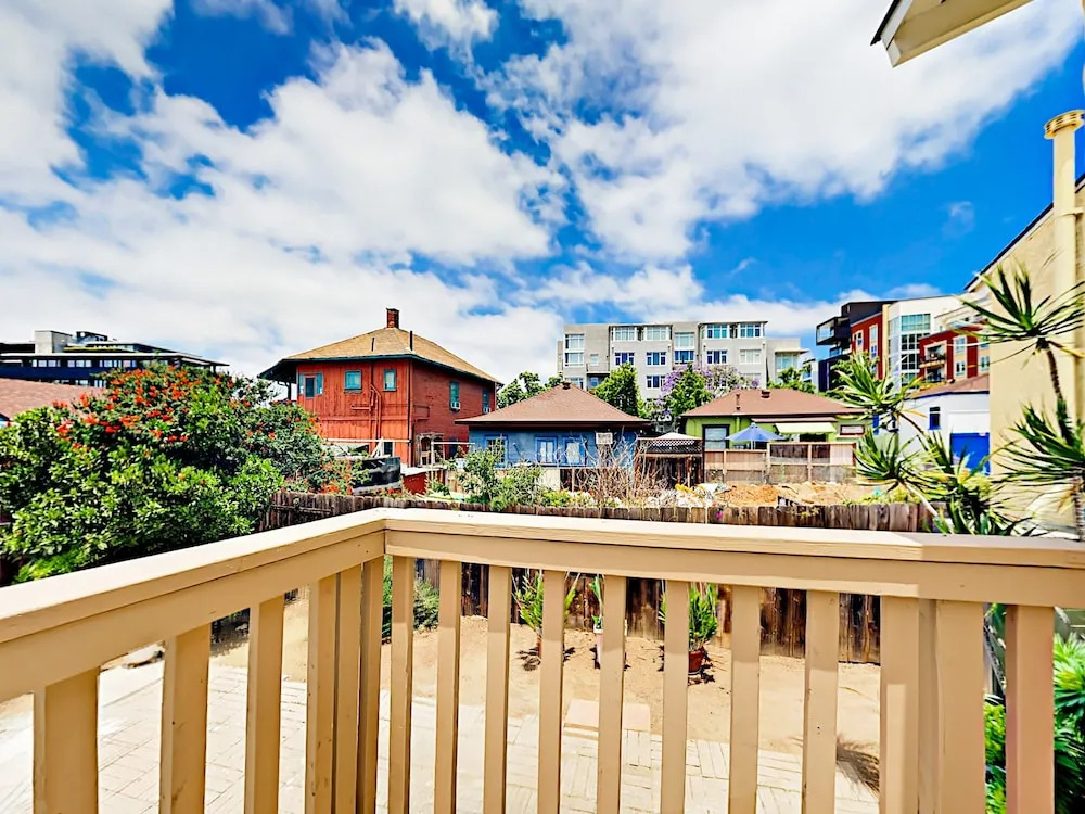 Little Italy Bungalow 3 Bedrooms 1.5 Bathroom Home