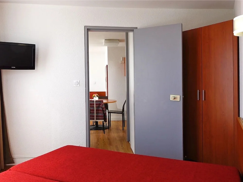 Comfortable Apartment With Dishwasher in a Residence