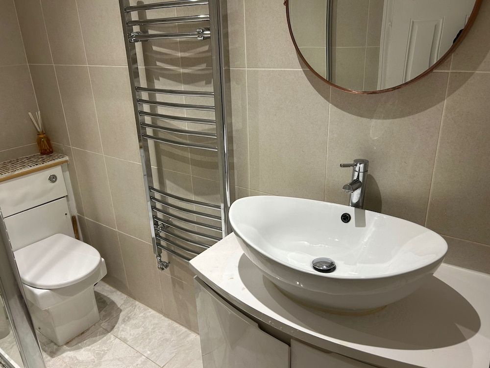 Romford Contractor / Family House