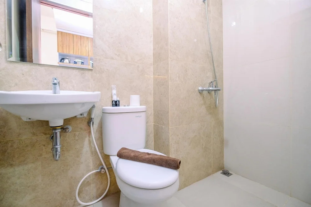 Modern And Comfy Studio At Transpark Cibubur Apartment