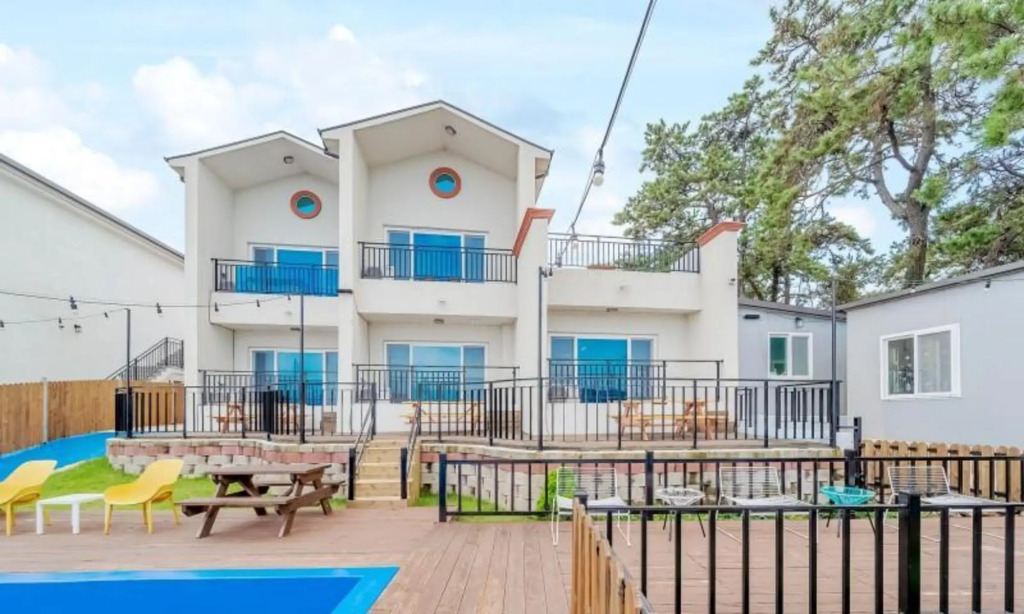 Yeosu Blue Marine Pension