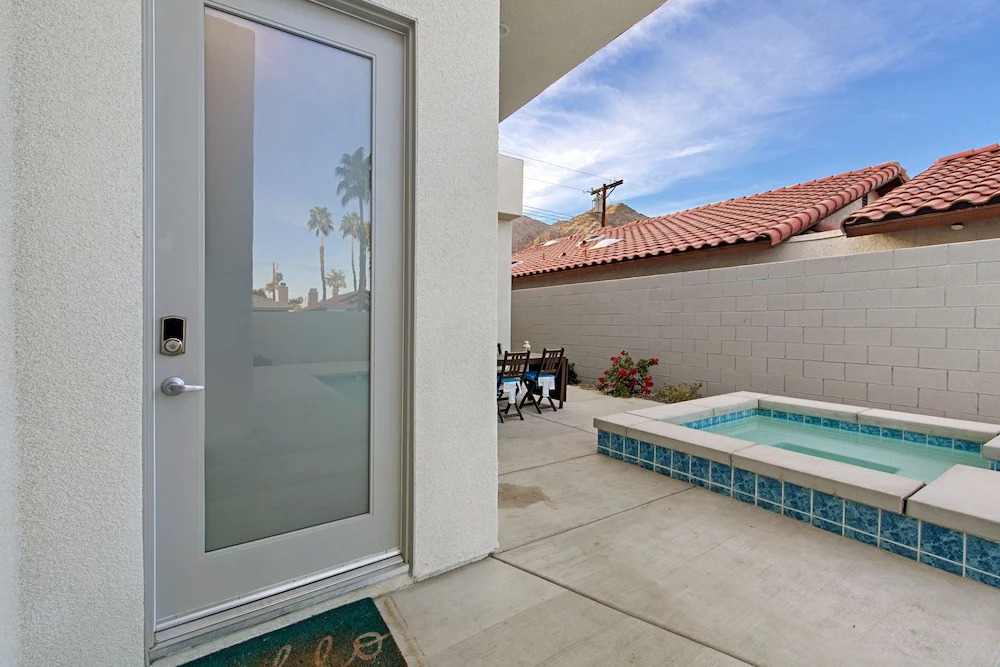 New With Pool + Hot Tub, Close To Downtown 4 Bedroom Home