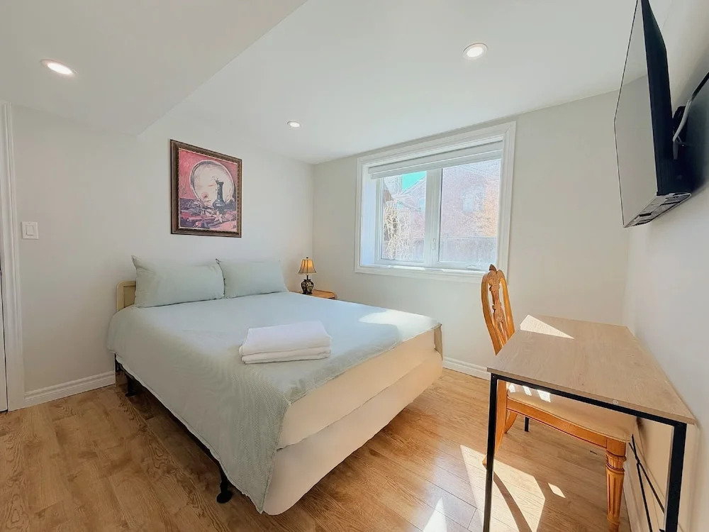 Cozy Rooms in Bright Walkout Suite - Newly Renovated in 2026