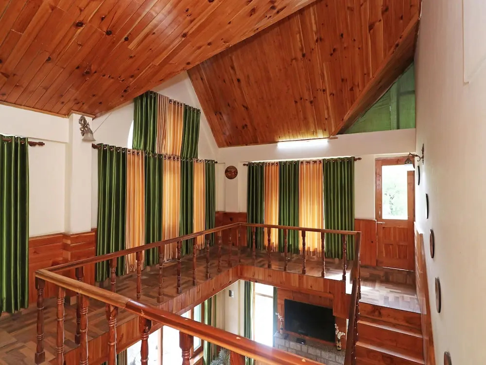 OYO 13716 Home Studio River View Naggar Road