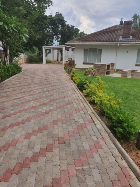 Immaculate 3 Bedroomed Guesthouse in Ilanda - 2041