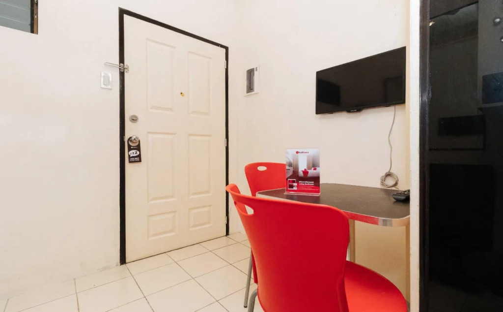 Reddoorz Plus @ Rsg Legarda Manila