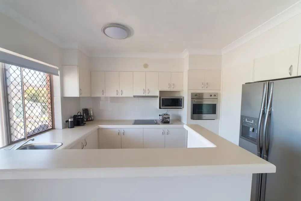 1 Bedroom Gold Coast Beachside Apt w/AC + Parking