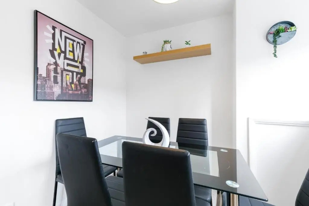 Brambles House West Drayton 3 Bedroom