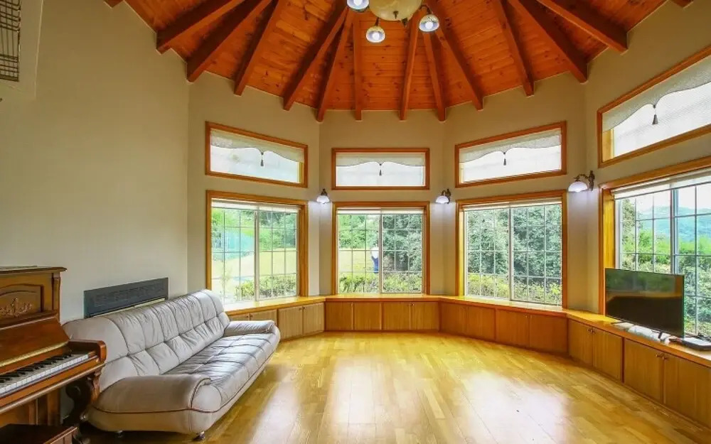 Taean Sky Lake Pension