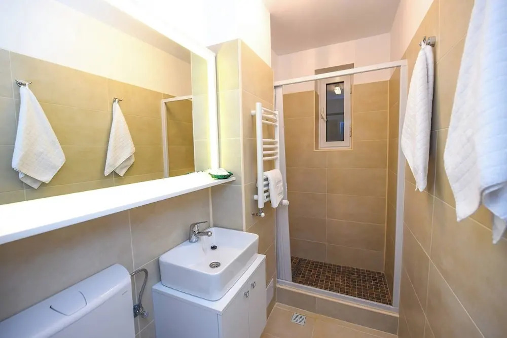 Libra Apartment - Two Bedrooms - 5 Guests - Next To Cismigiu Gardens