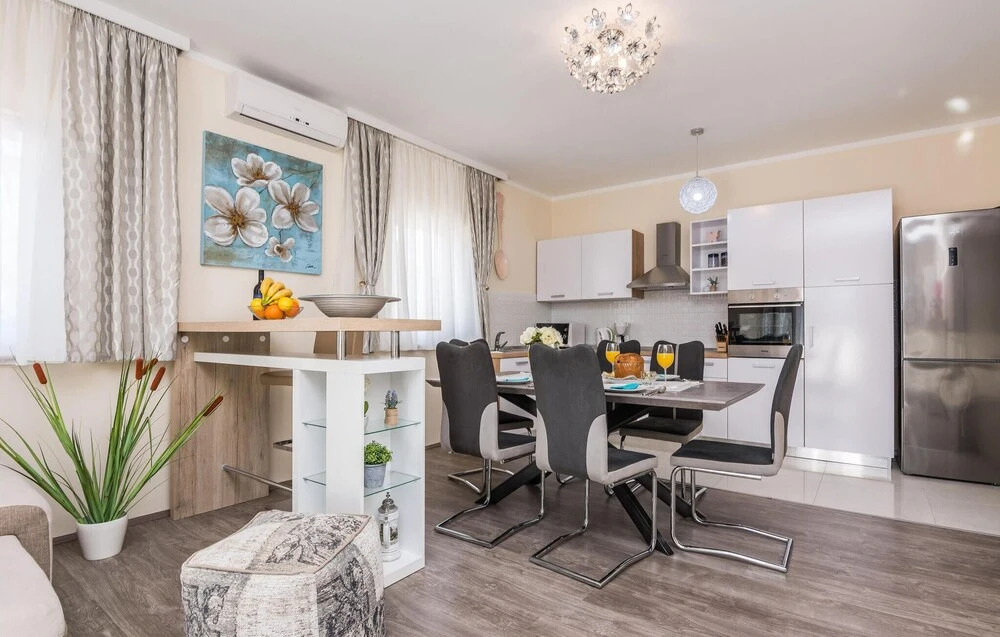 Lovely Home In Privlaka