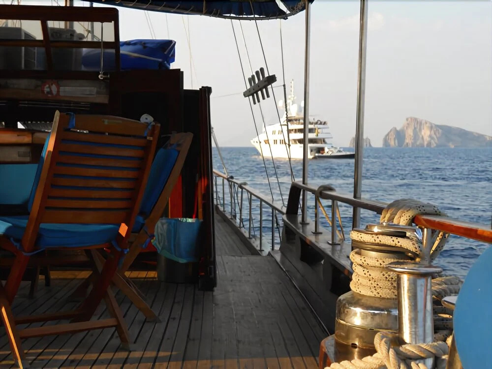 Boat and Breakfast - Mybubu