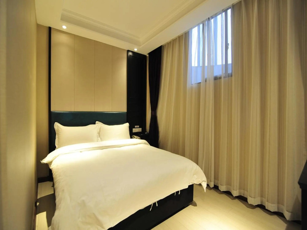 Super 8 by Wyndham Guiyang Qian Ling Park Rui Jin North Road