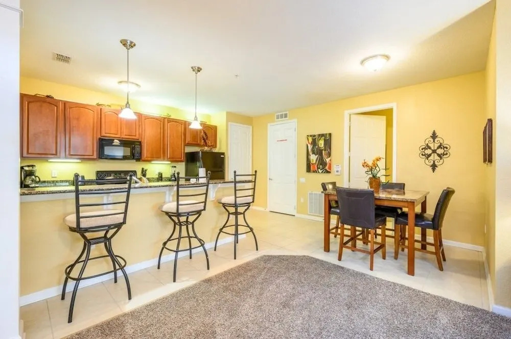 2 Bedroom Premium [cdc Compliant] L 2006 Condo