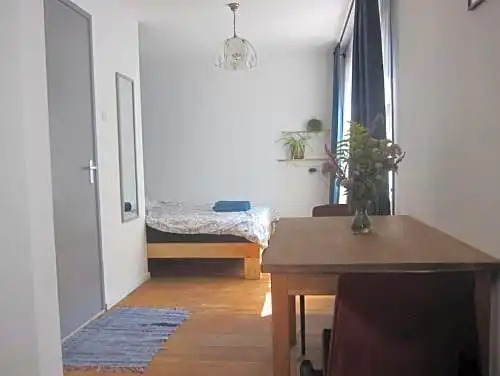 Private studio room in De Pijp