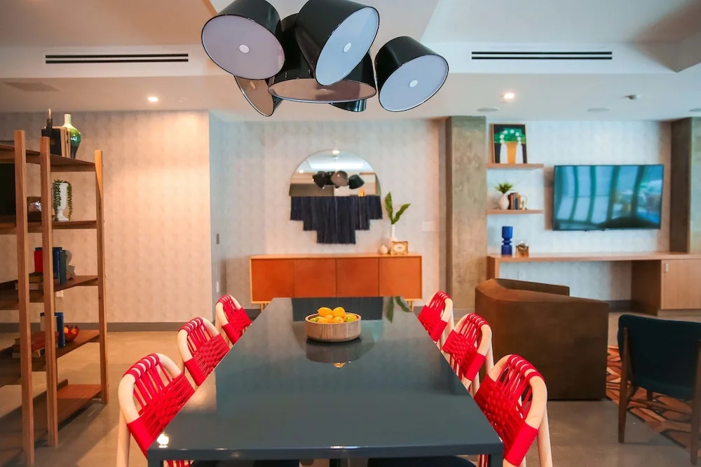 Fully Furnished Suites near Little Tokyo