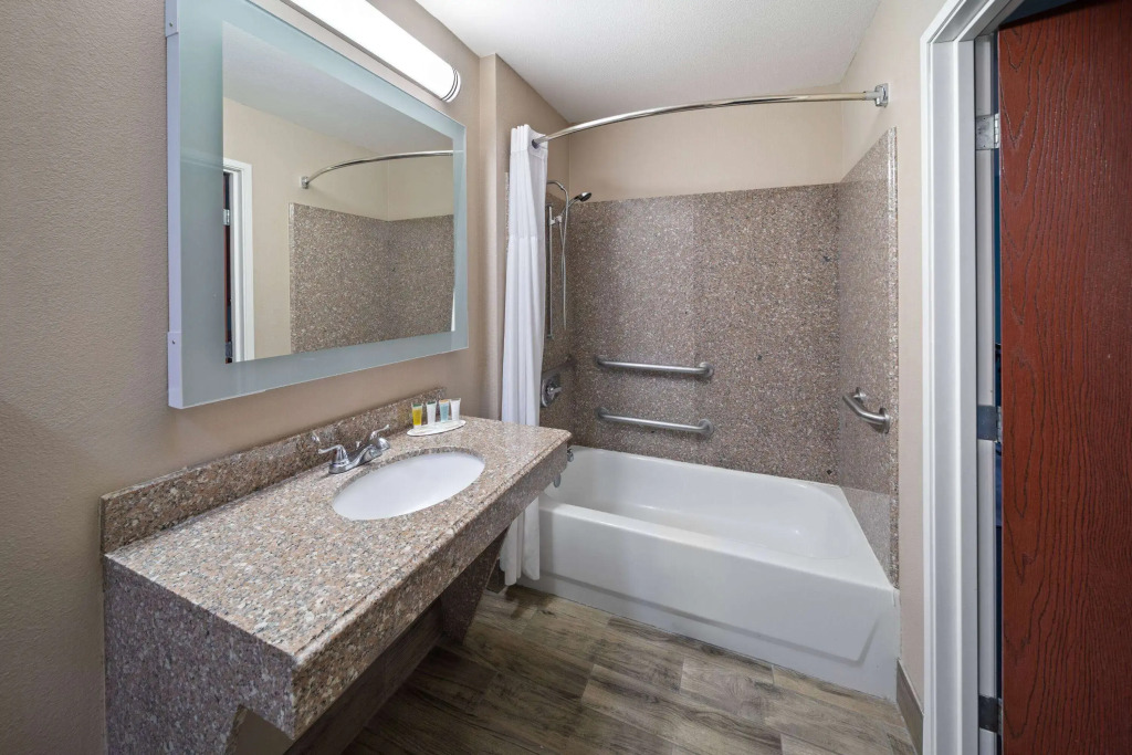 Super 8 by Wyndham Lubbock West