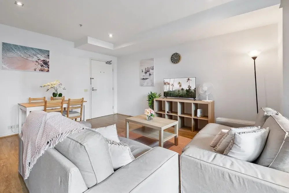 Central 2-bed Apartment With Parking