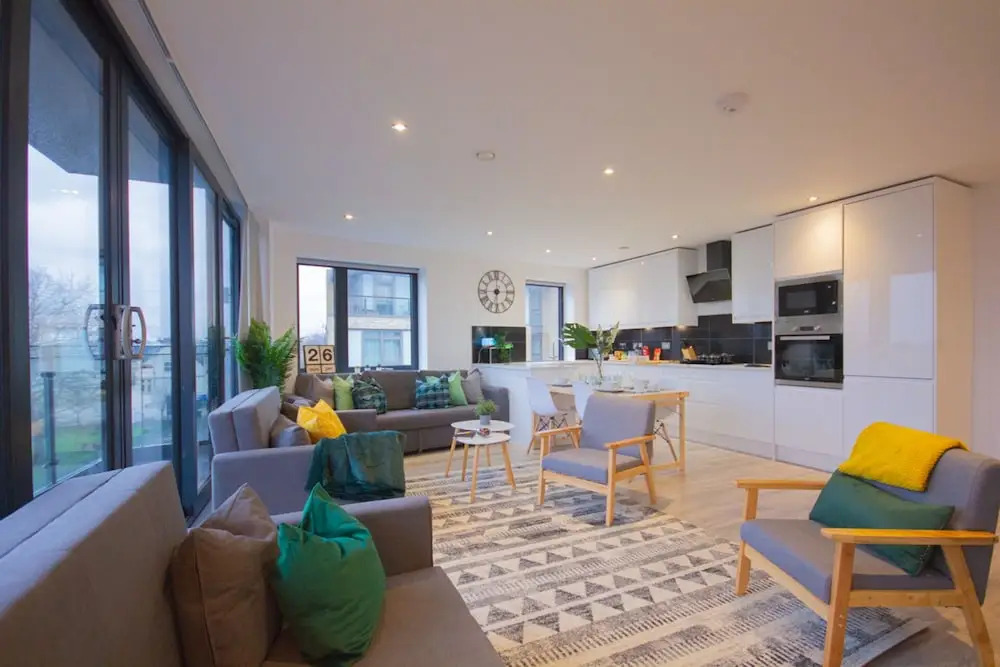 Family & Large Groups- 3x Bed Apartment in London