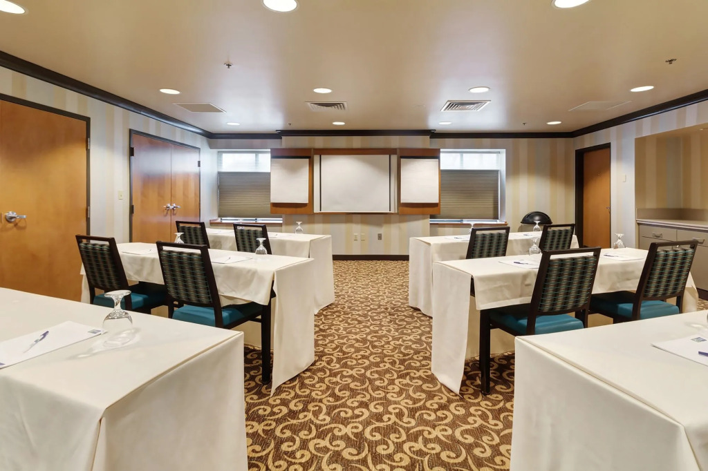 Holiday Inn Express Hotel & Suites Warwick-Providence Airport by IHG