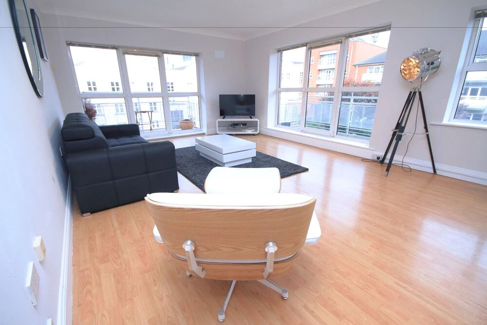 Sir John Rogersons Quay Sleeps 8