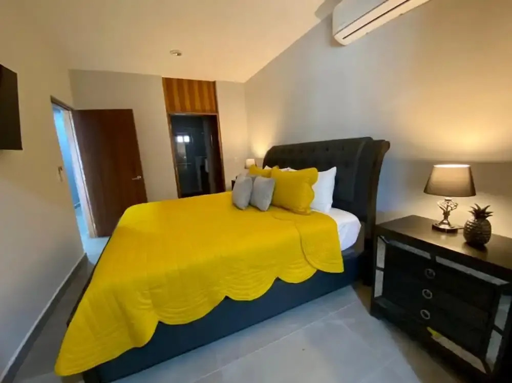 Beautiful New Condo Sea Breeze
