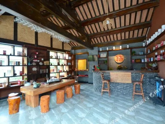 Lijiang Hefenghut Inn