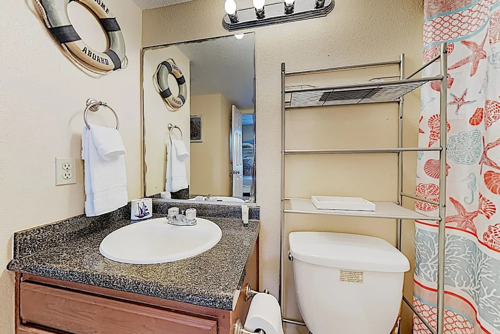 New Listing! All-suite - Pool, Walk To Waves 2 Bedroom Condo