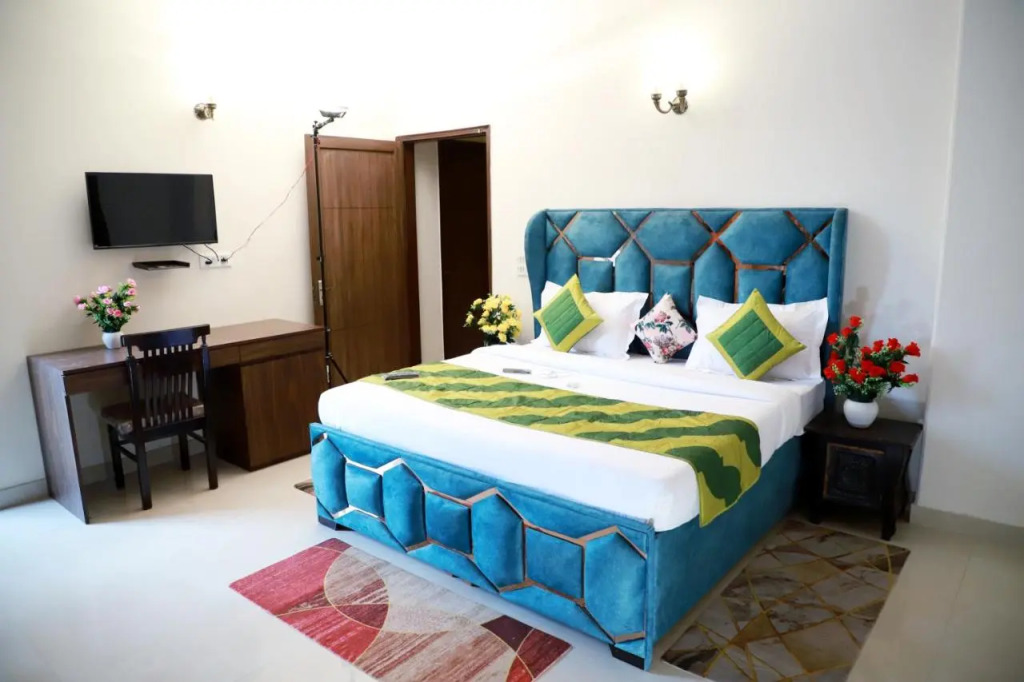 3bhk,Fortune Home E-28 2b Saket Near Max Hospital