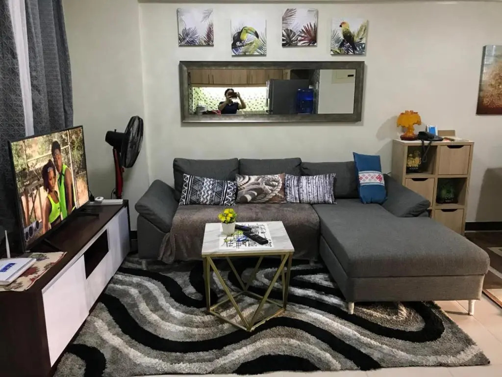 MaRoy Suites at Asteria Residences (Near NAIA with free Parking+Fiber Internet)
