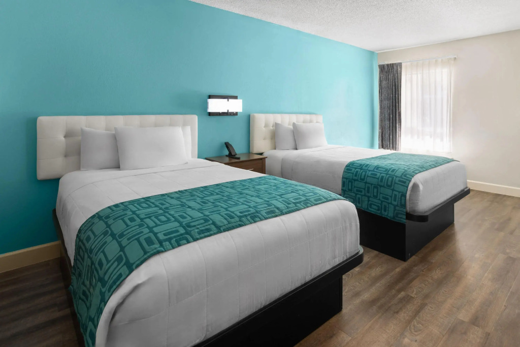 Howard Johnson by Wyndham Savannah GA