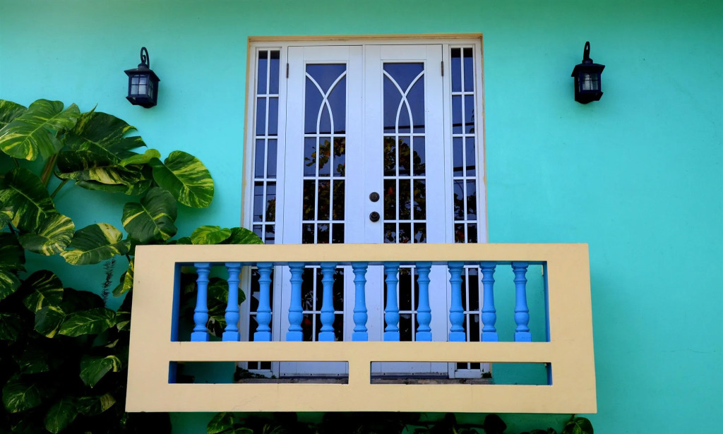 Lazy Parrot Inn