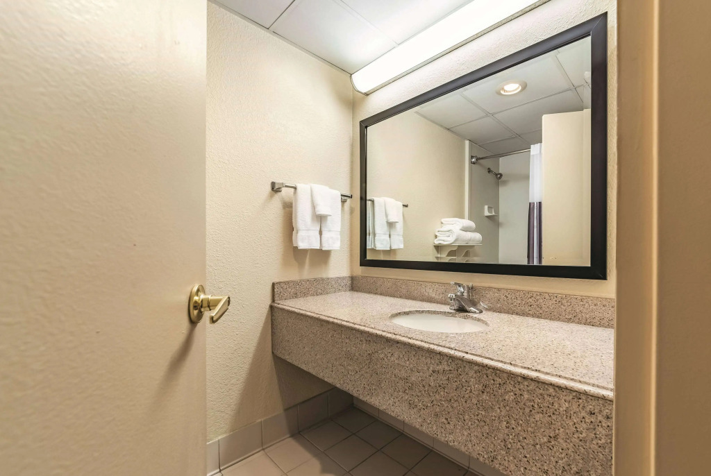 Ramada Inn by Wyndham Fairfield NJ