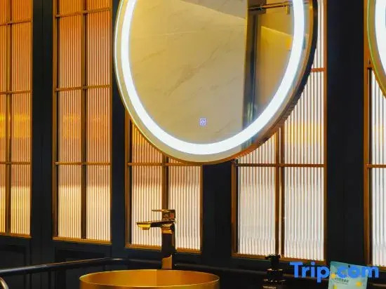 JAMES JOYCE Hotel (Qingyuan Shunying Times Square  Qingcheng Light Rail Station)