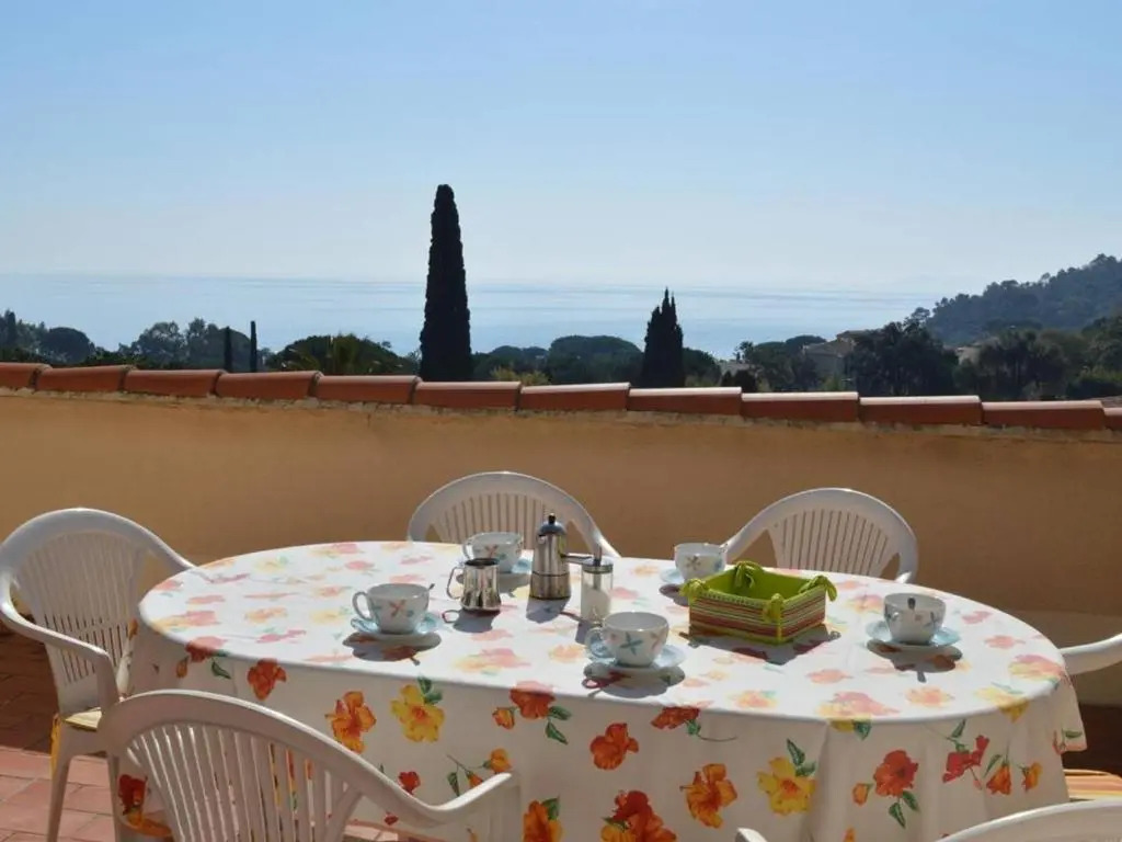 Appartement Le Lavandou, 3 pièces, 6 personnes - FR-1-251-44