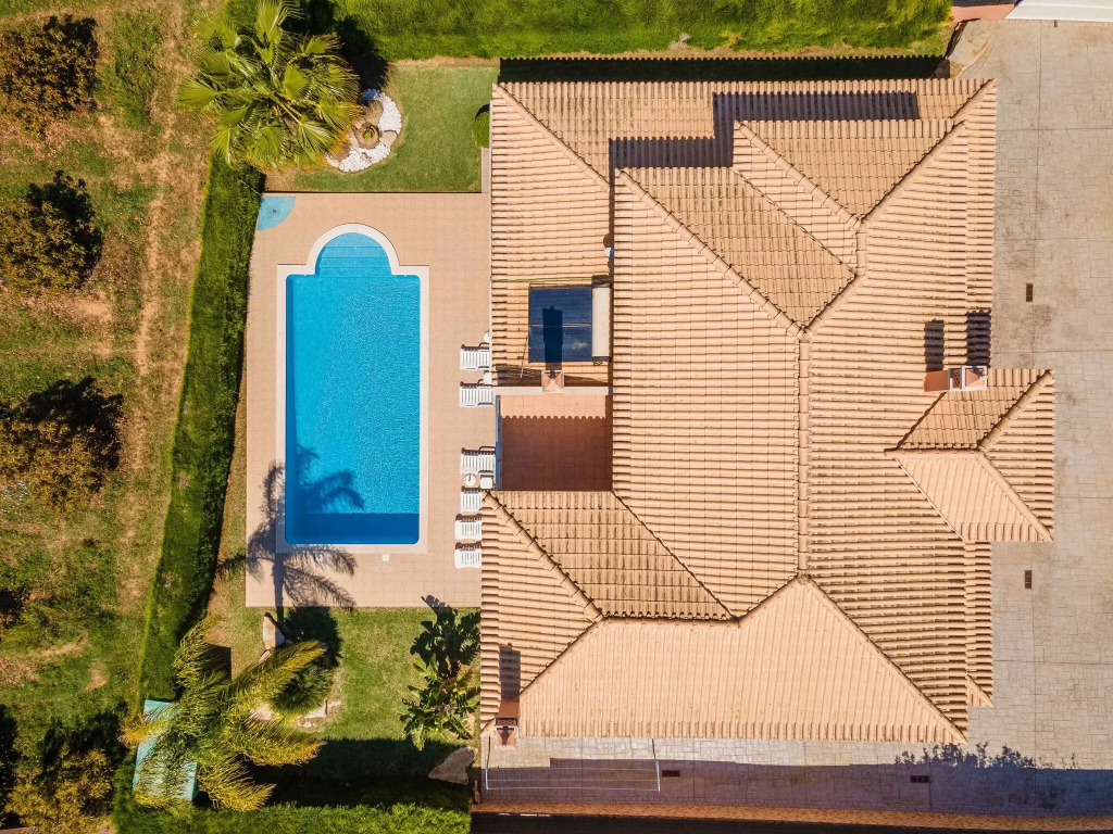Spacious villa in Albufeira with private pool