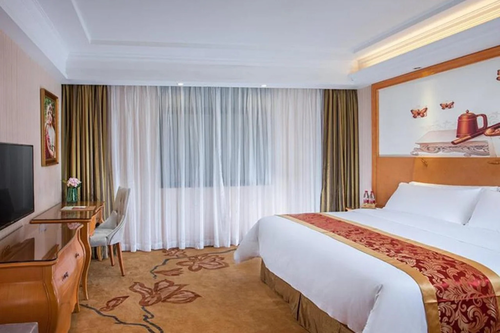 Vienna Hotel Shenzhen Gongming Huafa North Road